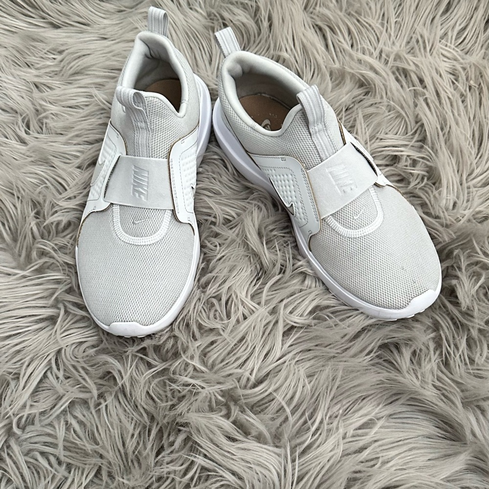 Nike beige /White Sneakers size 9.5